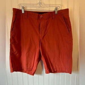 Columbia Shorts Orange‎ in color